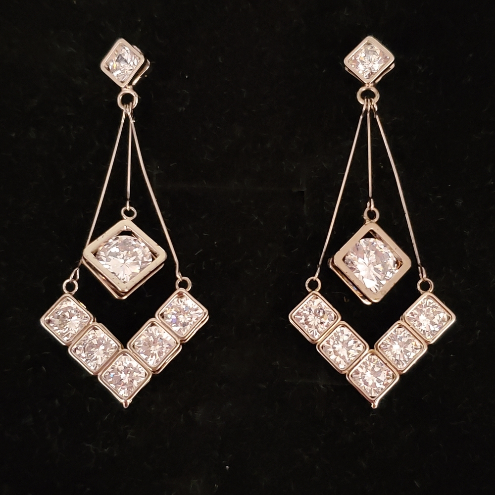 E-21 Chandelier Bling Pendulum Dangle Earrings - Picture 1 of 8